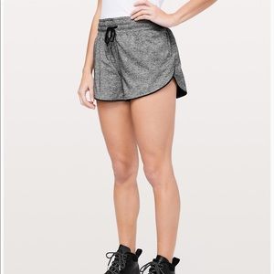 Lululemon Choose a side short reversible 3”
